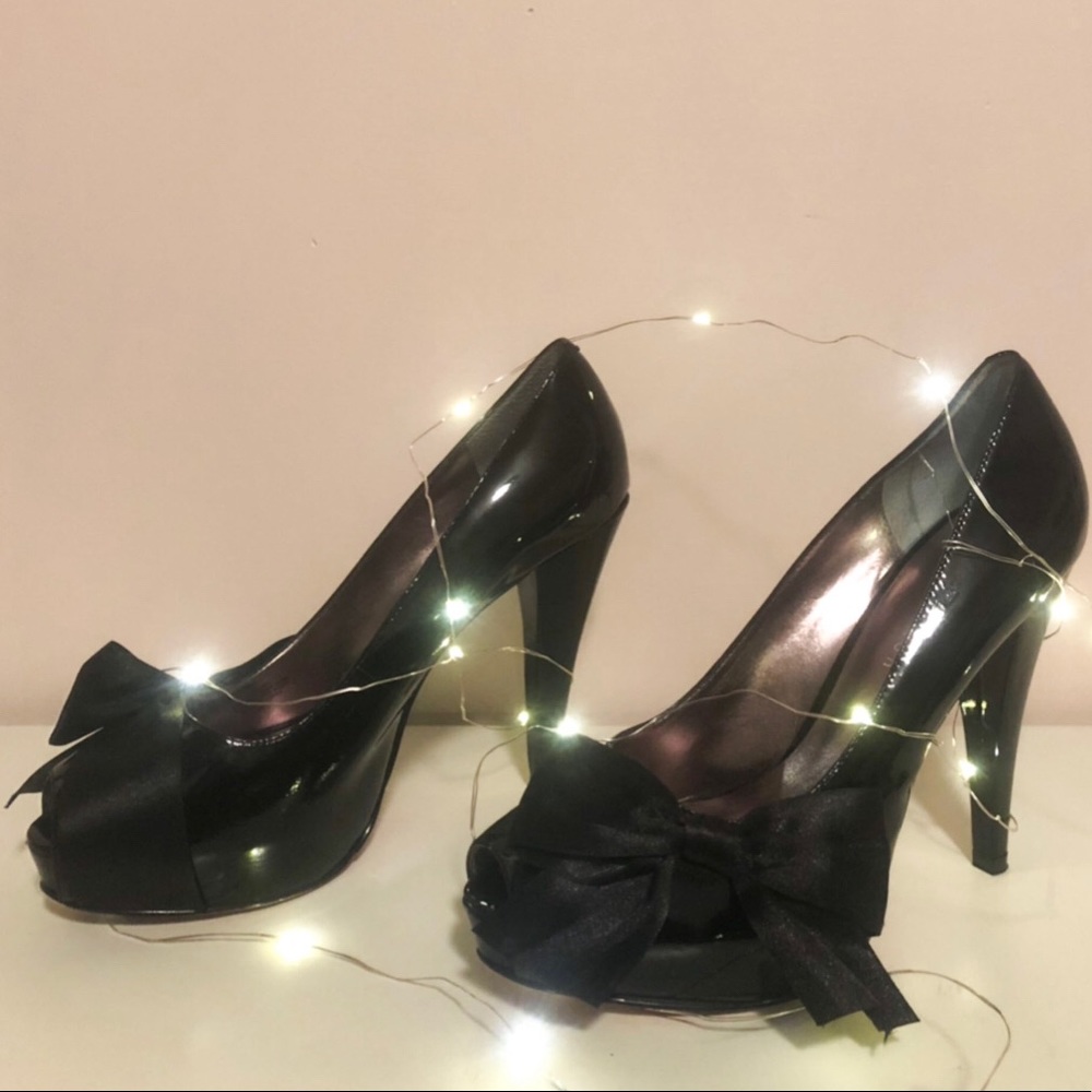 Paris Hilton peekaboo black bow heels sz 8 🎀💕